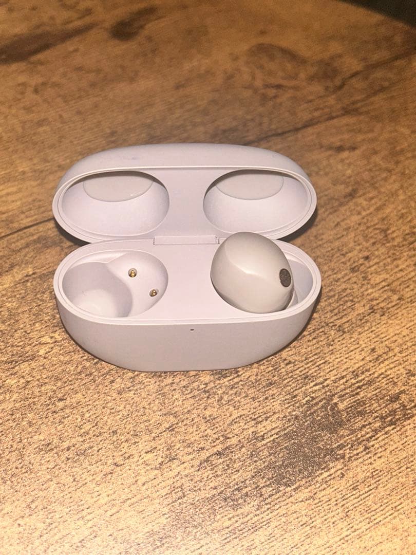 ホワイト ワイヤレスイヤホン 充電ケース付き