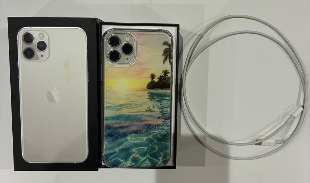 Apple iPhone 11 Pro シルバー ケース付き