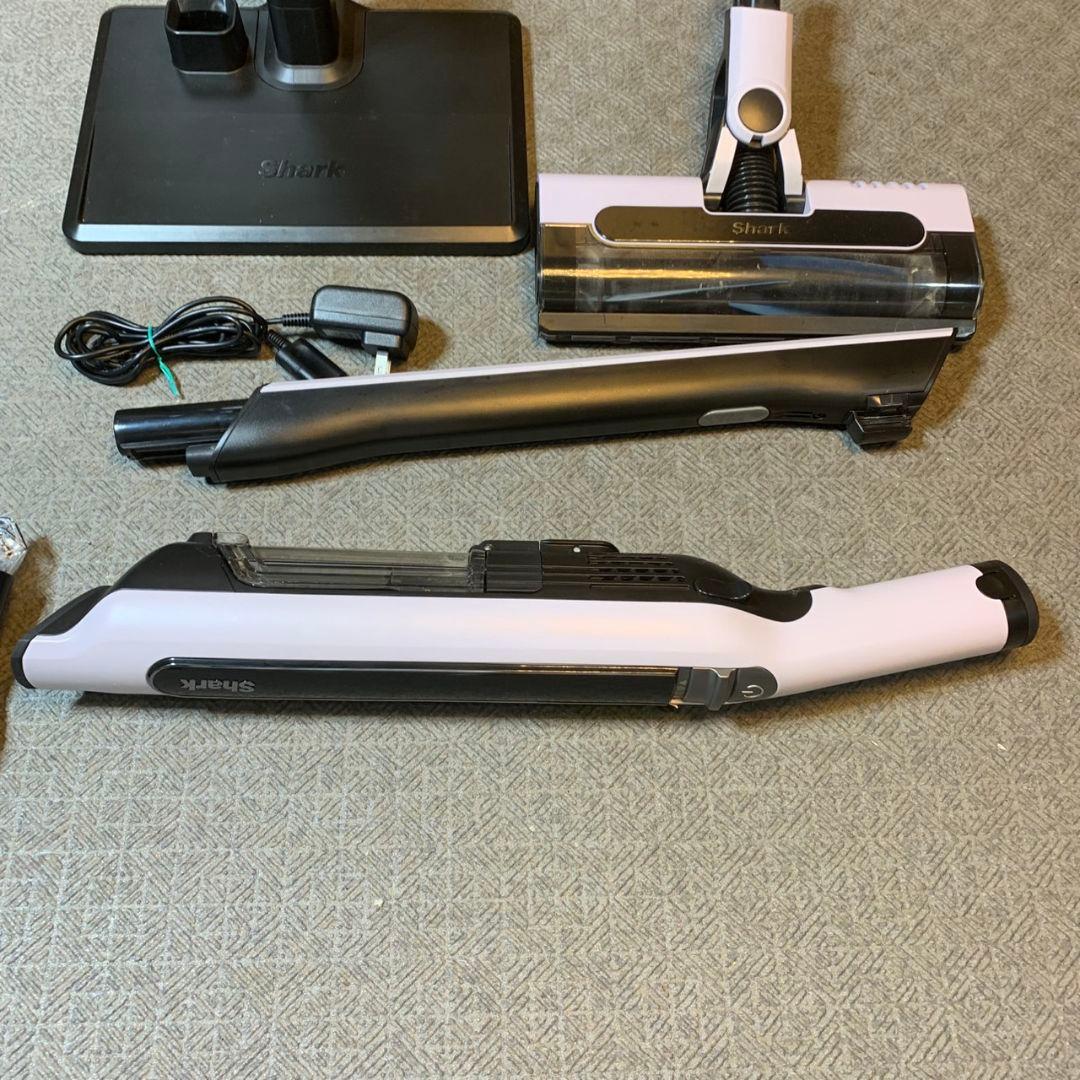 I072 Shark CS300JWH コードレスクリーナー 掃除機