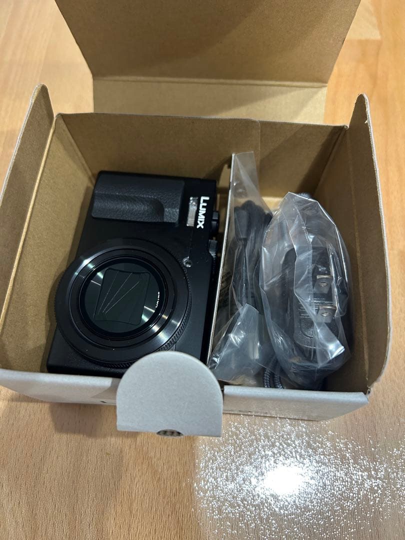 先月購入　Lumix ルミックスDC-TZ99-K ブラック 保護フィルム付き