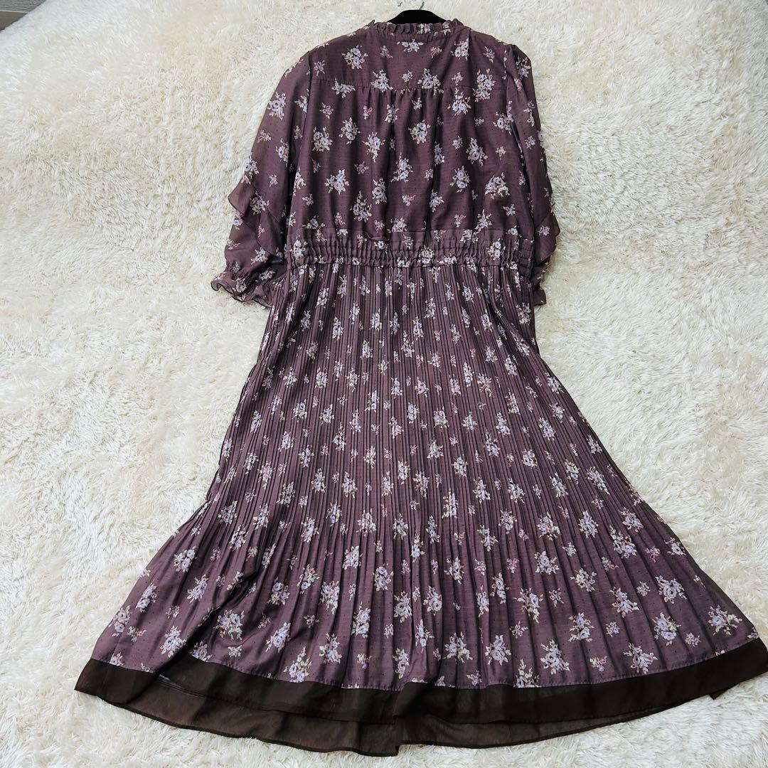 ローズティアラ　花柄　プリーツ　ワンピース　大きいサイズ　46（15〜17号