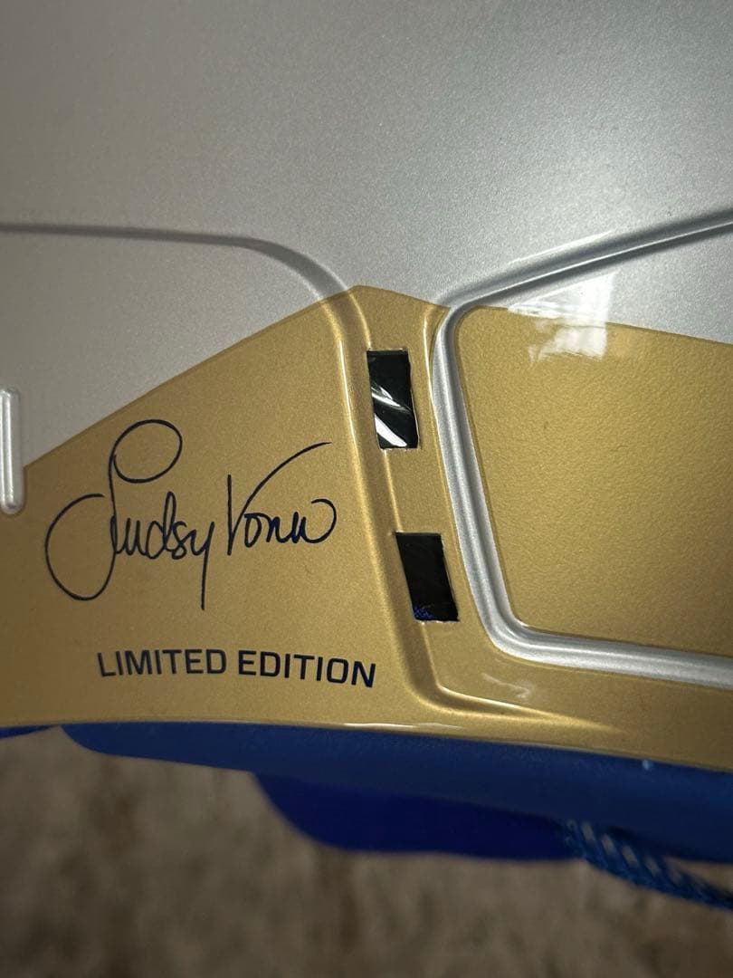 最終値下げ)ブリコ　ヘルメット　ボルケーノレッドブル　スキー