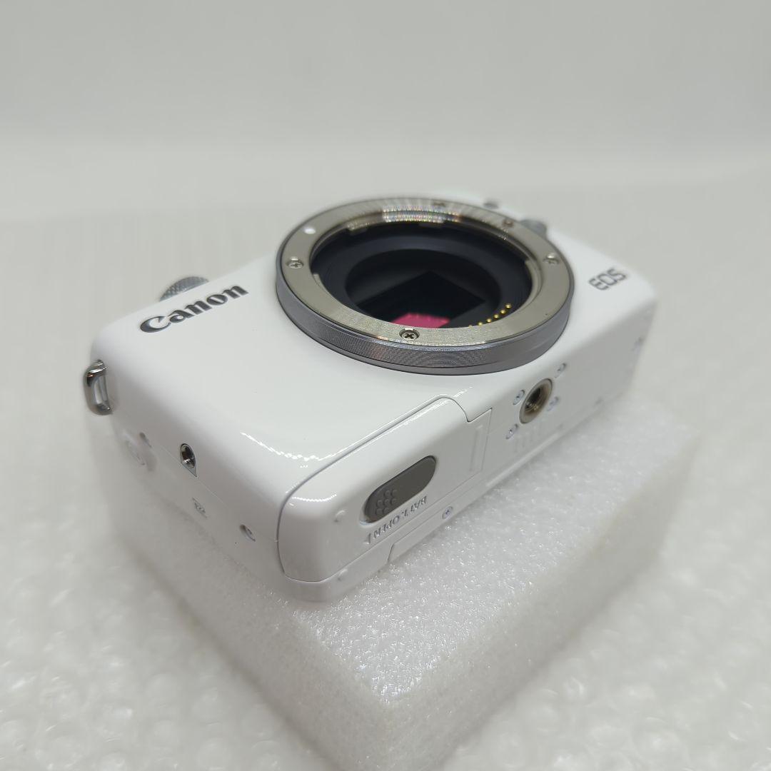 【美品】Canon EOS M10 ダブルズームキット ホワイト ミラーレス一眼