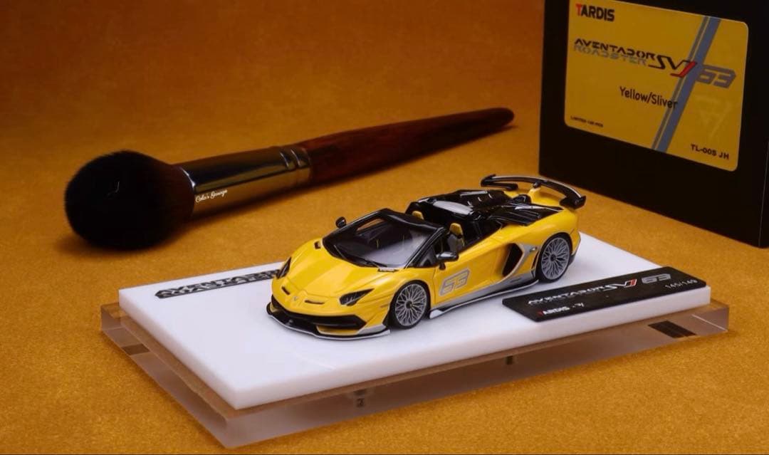Tardis ランボルギーニ　アヴェンタドール　SVJ 63 ロードスター　黄色