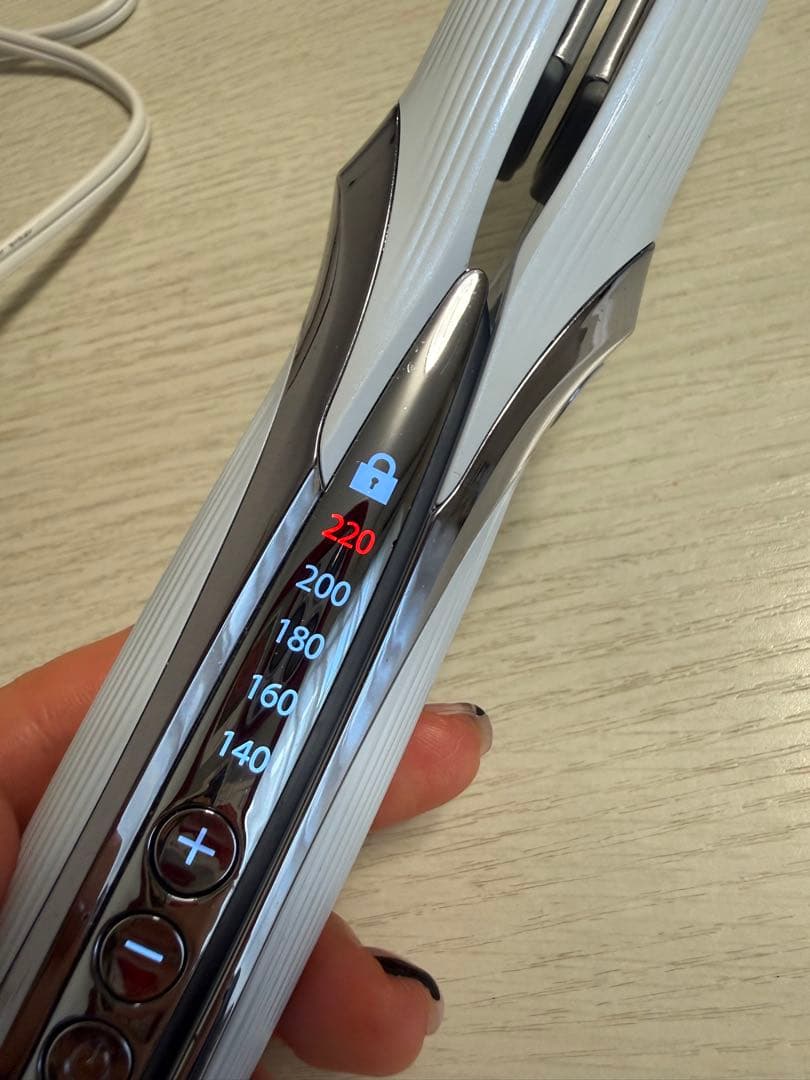 リファ　ストレートアイロン　プロ　ホワイト