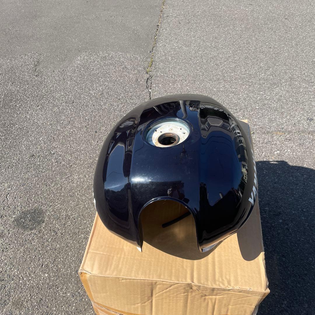 YAMAHA xjr1300 タンク エディ　ローソン　　黒/白/赤