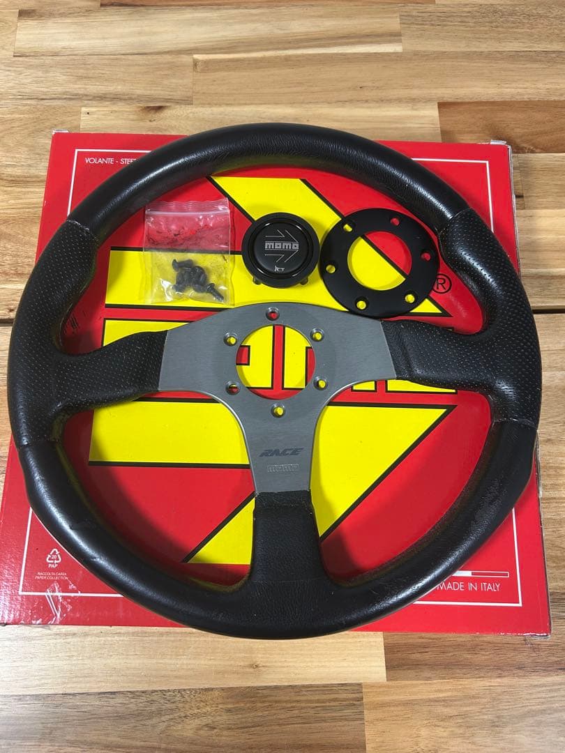 MOMO RACE 35パイステアリング
