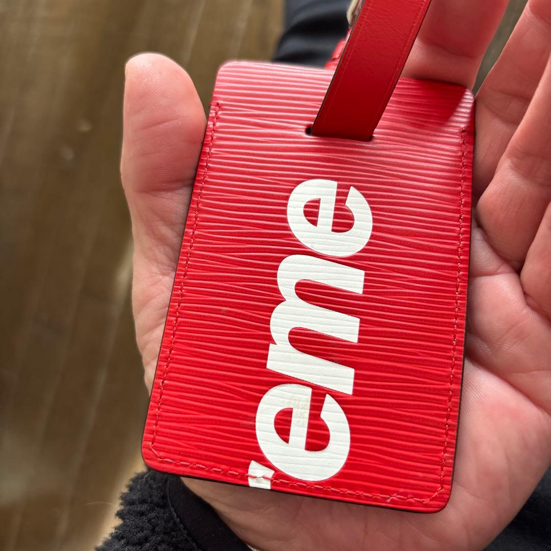 レ*オ様 ルイヴィトン エピ シュプリーム LVロゴ ネームタグ M67726