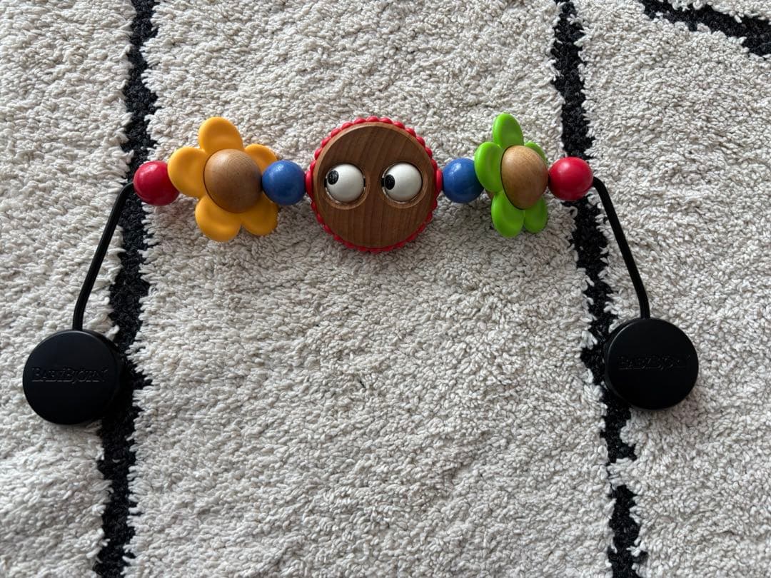 ★れい★ベビービョルン バウンサー　おもちゃ　木製トーイ　ラトル