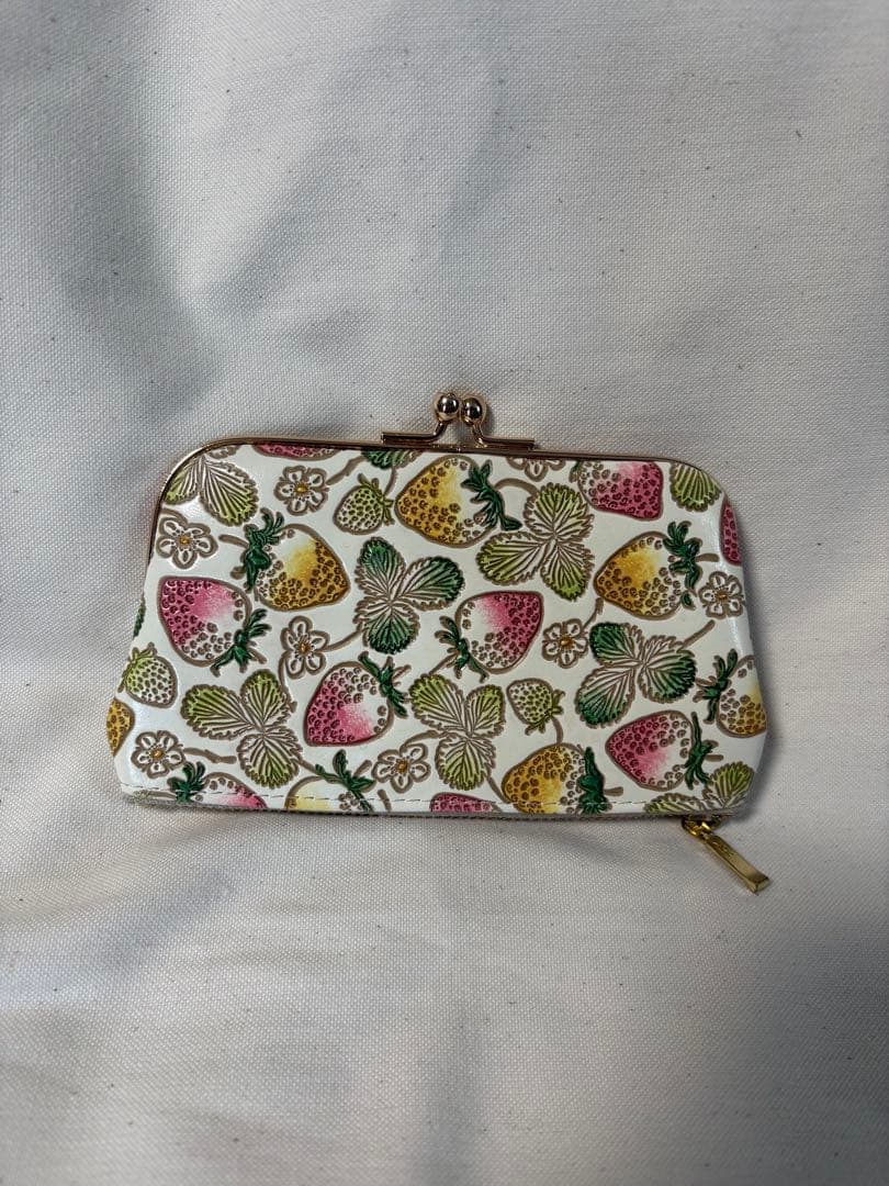 【ほぼ未使用】文庫屋大関 いちご柄 限定色 変形がま口　廃盤品 貴重