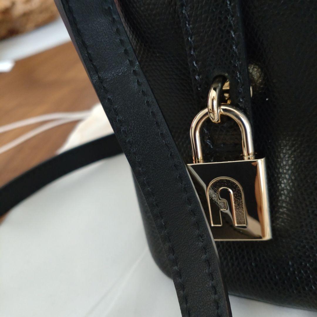 FURLA パイパー　ブラック ハンドバッグ　ショルダーつき