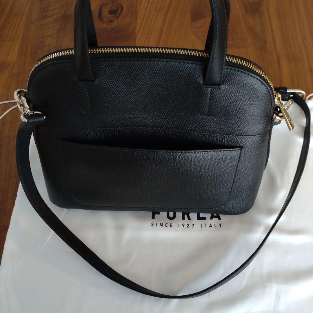 FURLA パイパー　ブラック ハンドバッグ　ショルダーつき