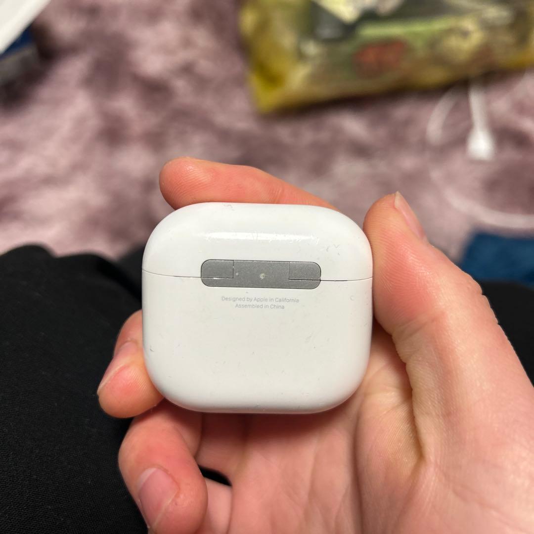 AirPods4ホワイト 左耳ノイキャンなし