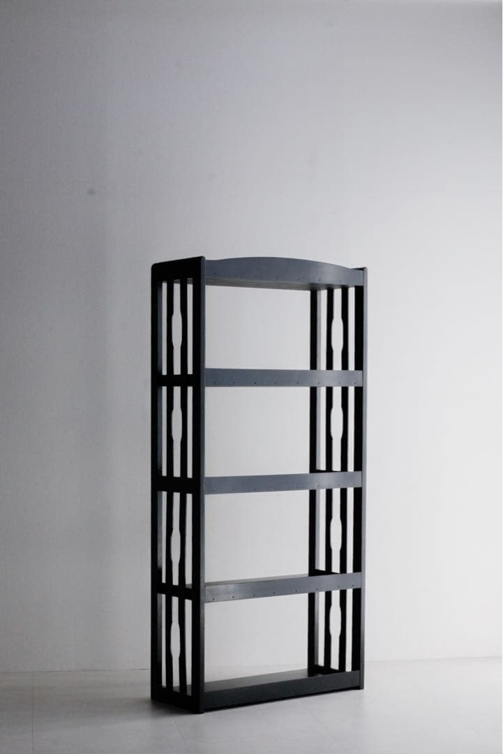 黒塗り　本棚　収納棚　飾り棚　ブックシェルフ　キャビネット　アンティーク　古家具