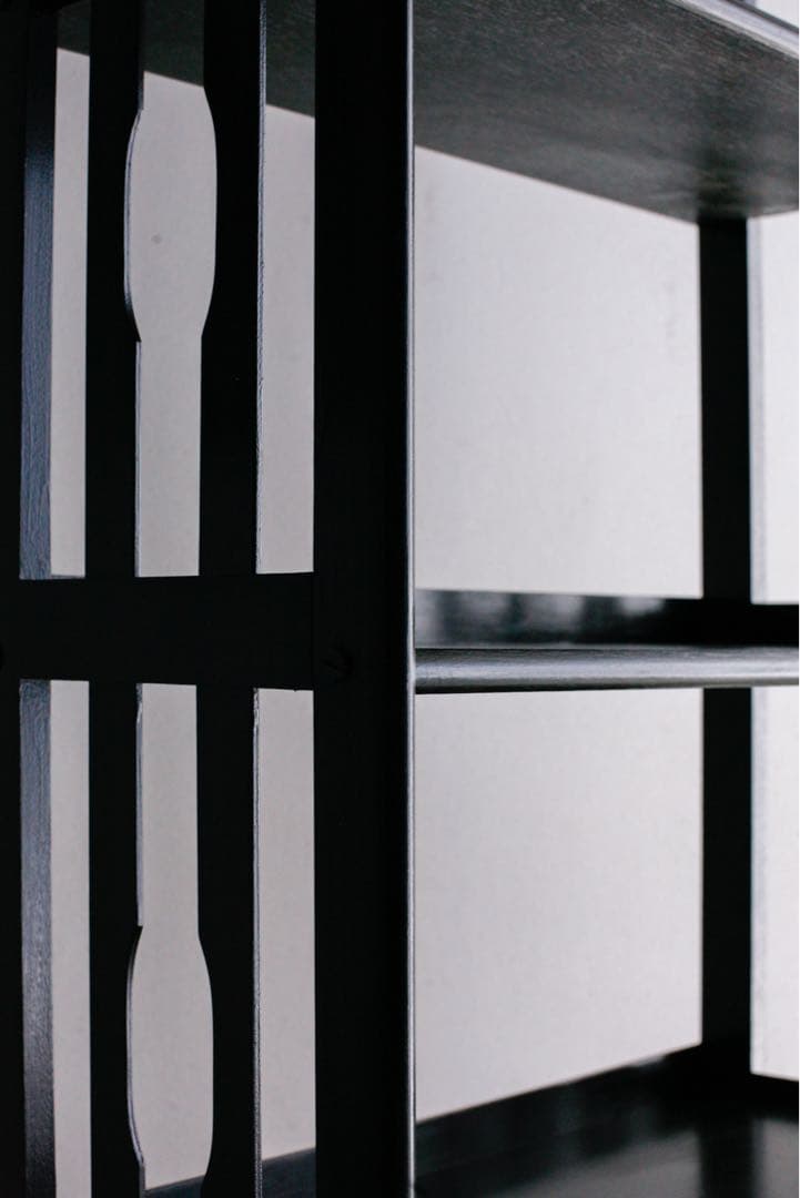 黒塗り　本棚　収納棚　飾り棚　ブックシェルフ　キャビネット　アンティーク　古家具