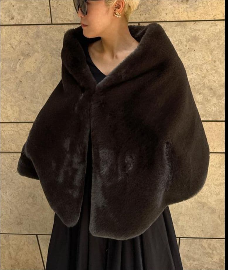 【新品未使用】ジェンヌ（JENNE）リッチボリュームファーケープ（ブラウン）