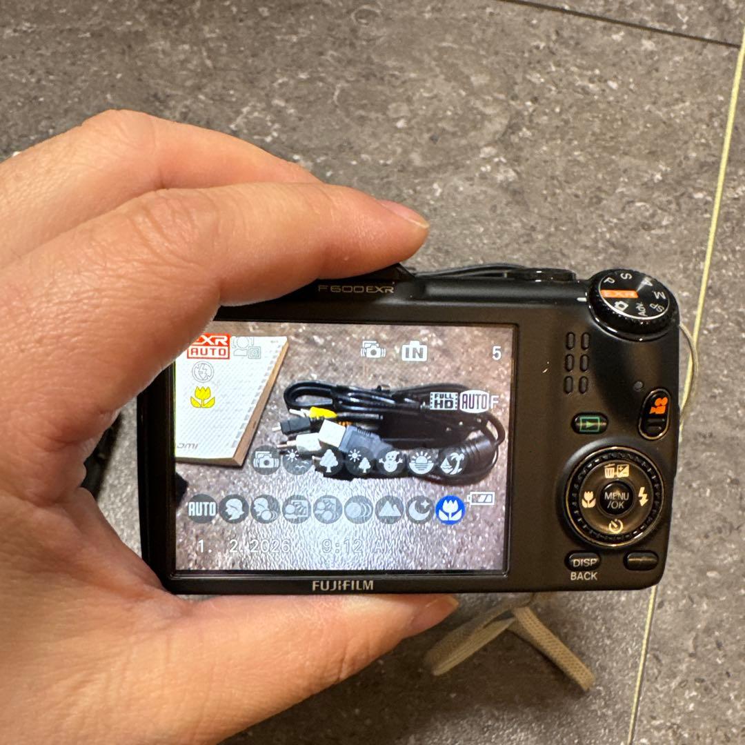 コンパクトデジタルカメラ FUJIFILM FINEPIX F600EXR