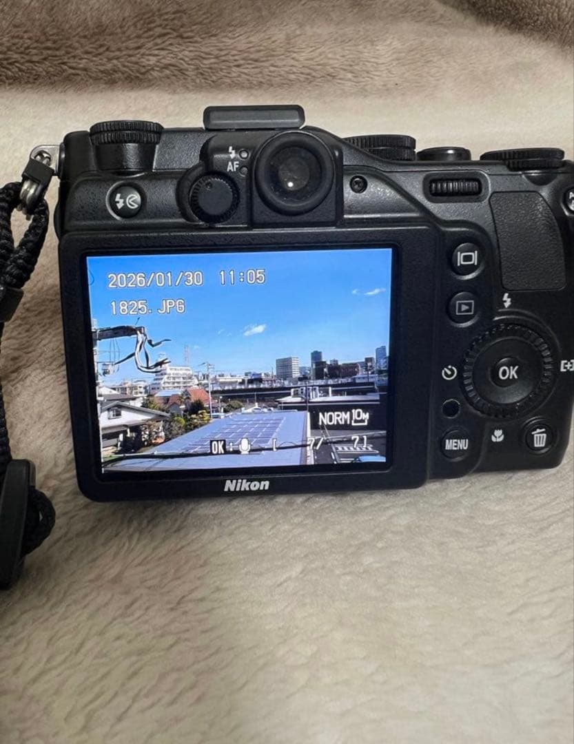 Nikon coolpix P7000 コンパクトデジタルカメラ