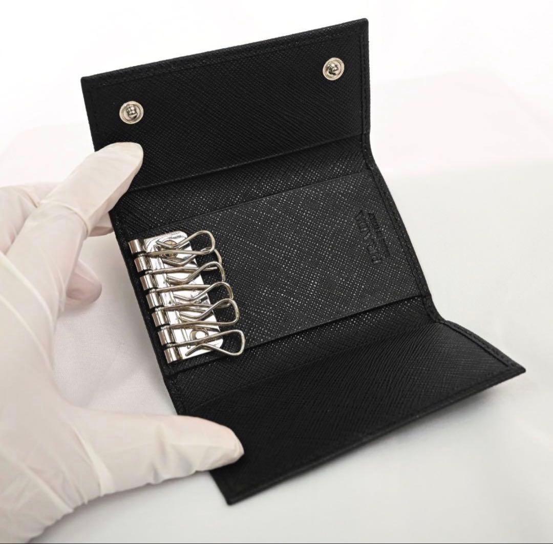 【新品同様】プラダ　レザー　キーケース　黒　ブラック　レザー　鍵　財布