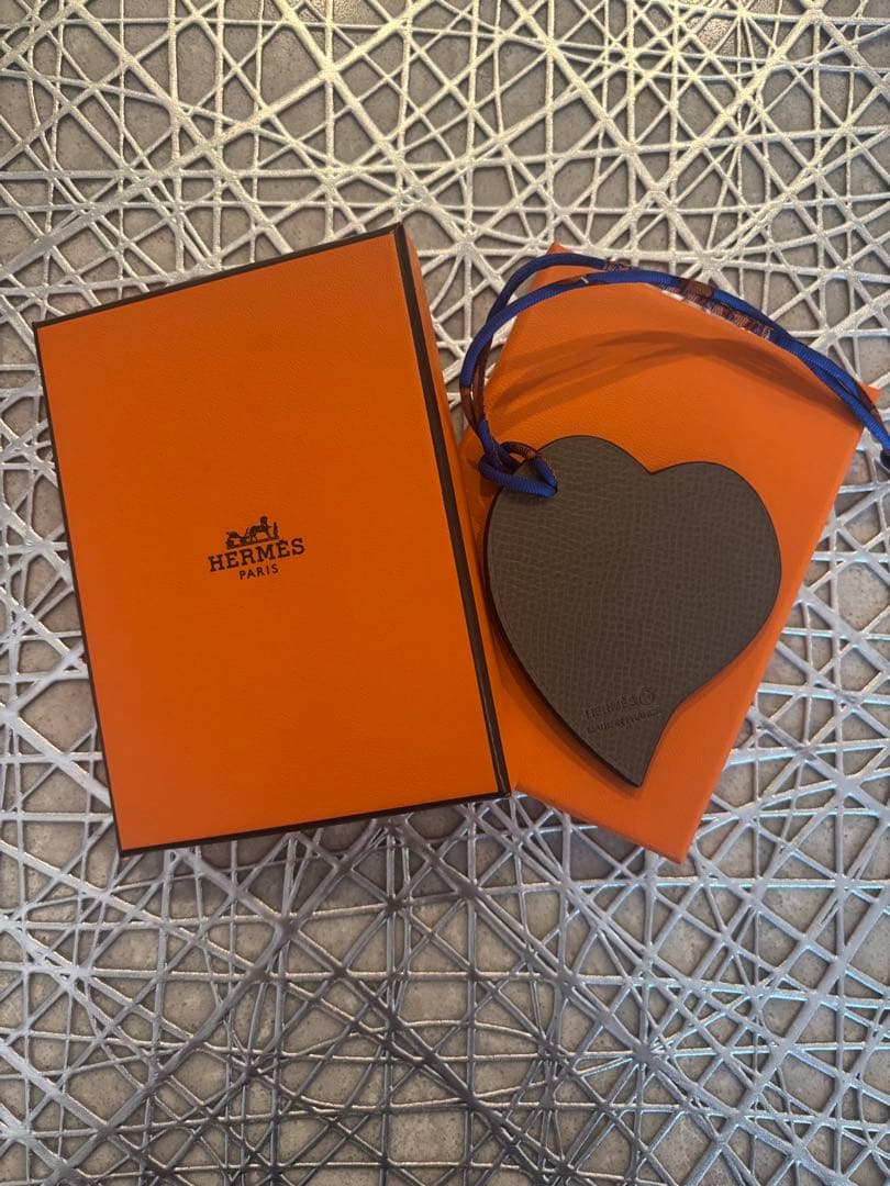 HERMES ハート型レザー チャーム