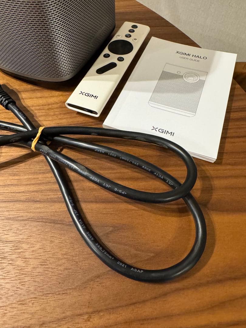 スモーカーXGIMI Halo プロジェクター