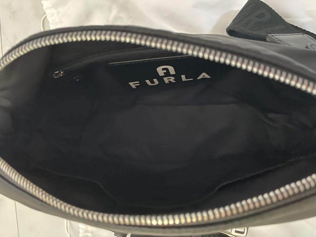 【美品】★FURLA★クロスボディバッグブラック