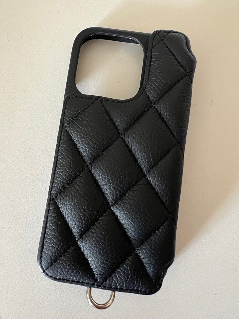 デミュー黒いキルティングデザイン iPhone15プロケースDEMIU★美品