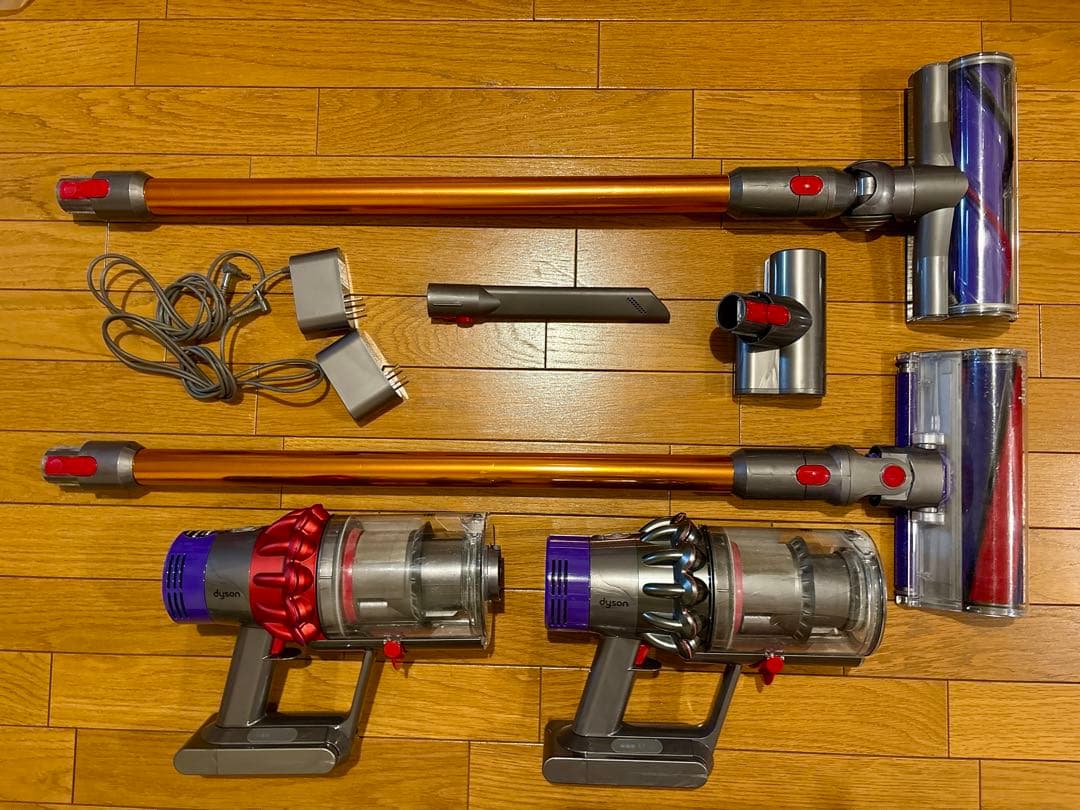 美品２台ダイソンSV12V10fluffyDyson掃除機コードレスクリーナー