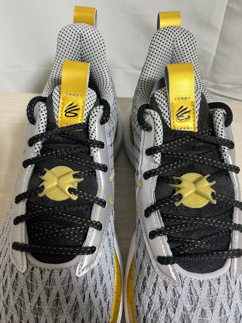 【美品/試着のみ】アンダーアーマー カリー10 Young Wolf 27.5