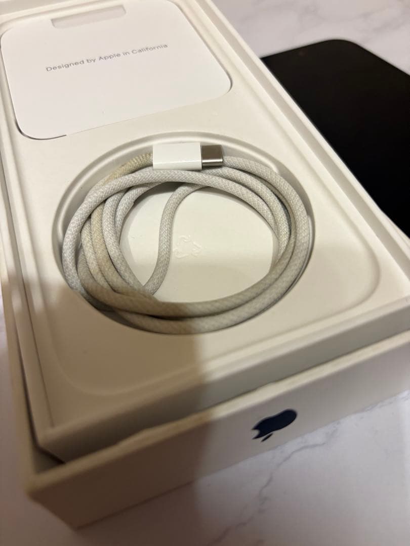 iPhone 15 Plus 本体　256G ミッドナイト