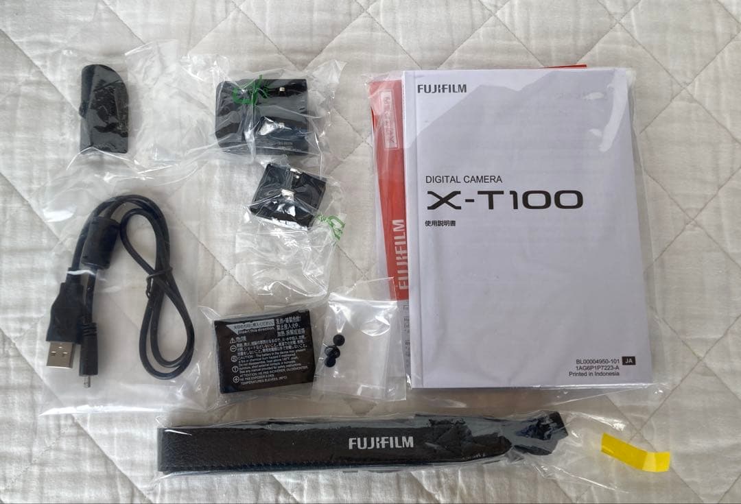 FUJIFILM X-T100 黒 ＋ XC 15-45mm レンズキット