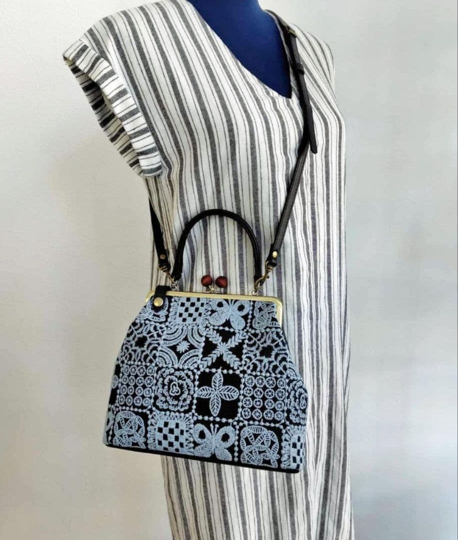 【専用】/フォレストタイルグレイ/木玉がま口革ブラック