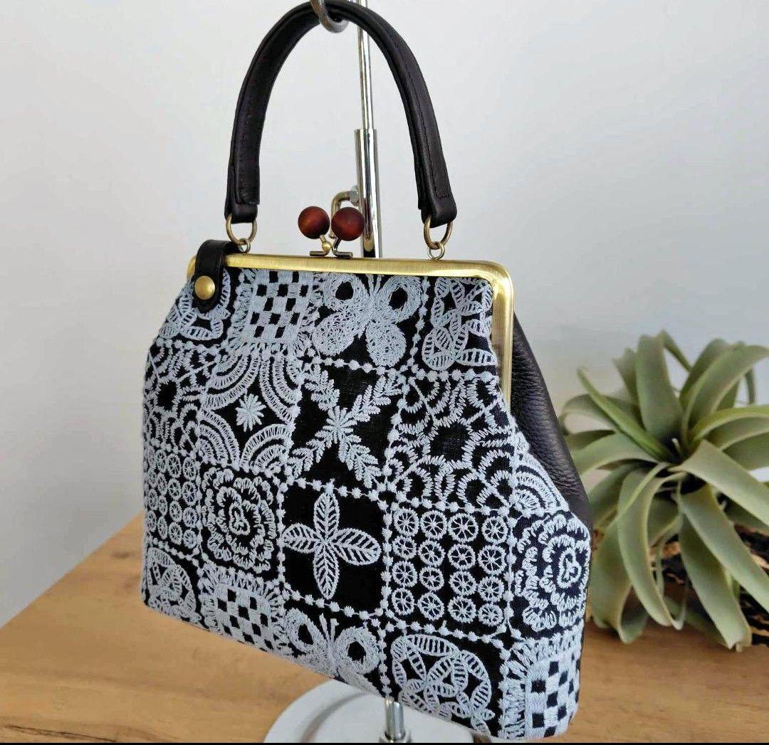 【専用】/フォレストタイルグレイ/木玉がま口革ブラック