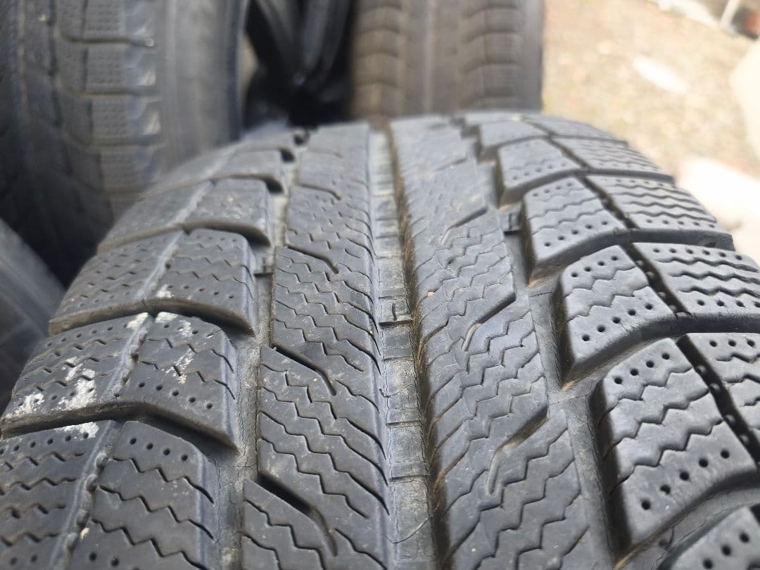 LATITUDE X-ICE 235/65R17 4本セット　スタッドレス