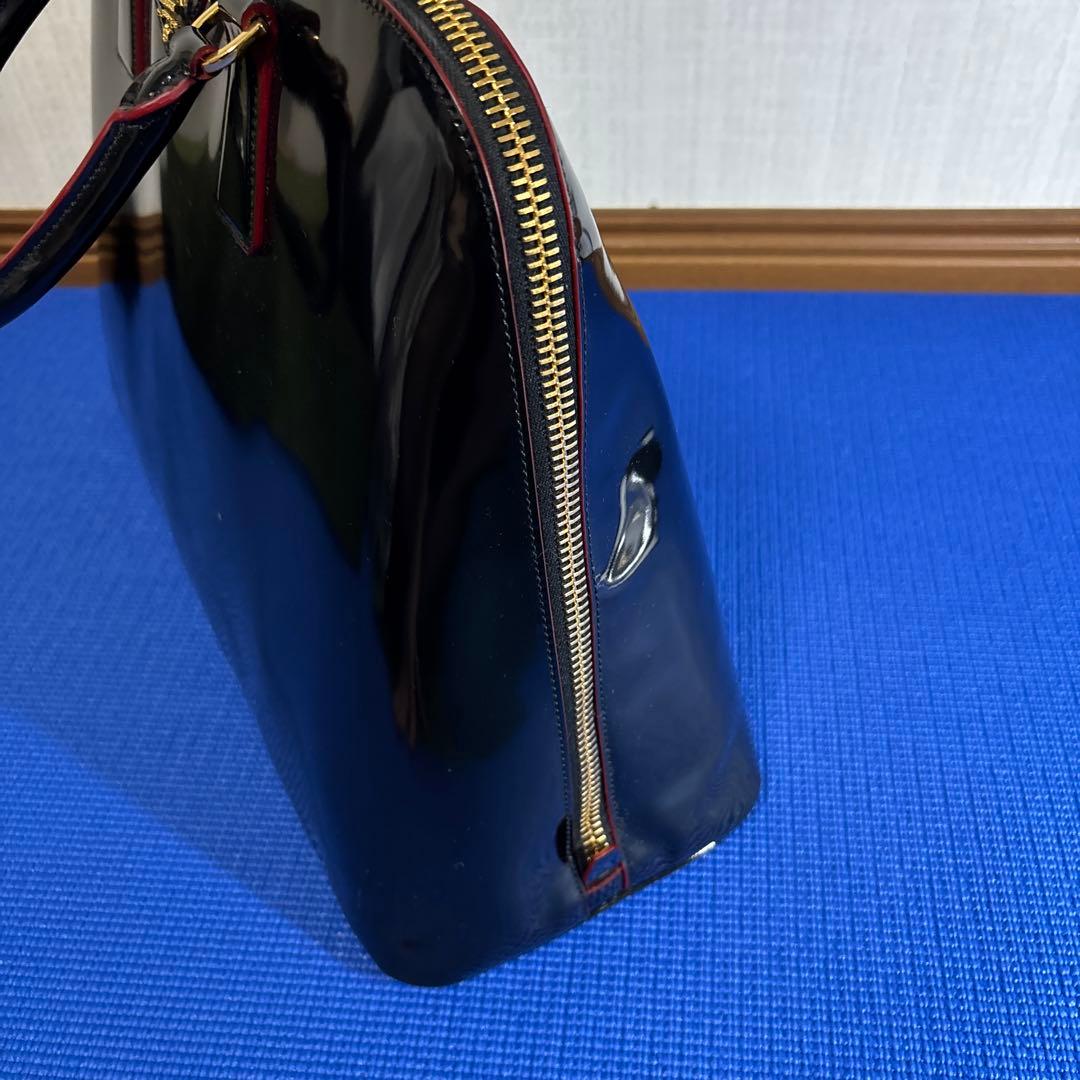 PRADA ブラック エナメル ハンドバッグ