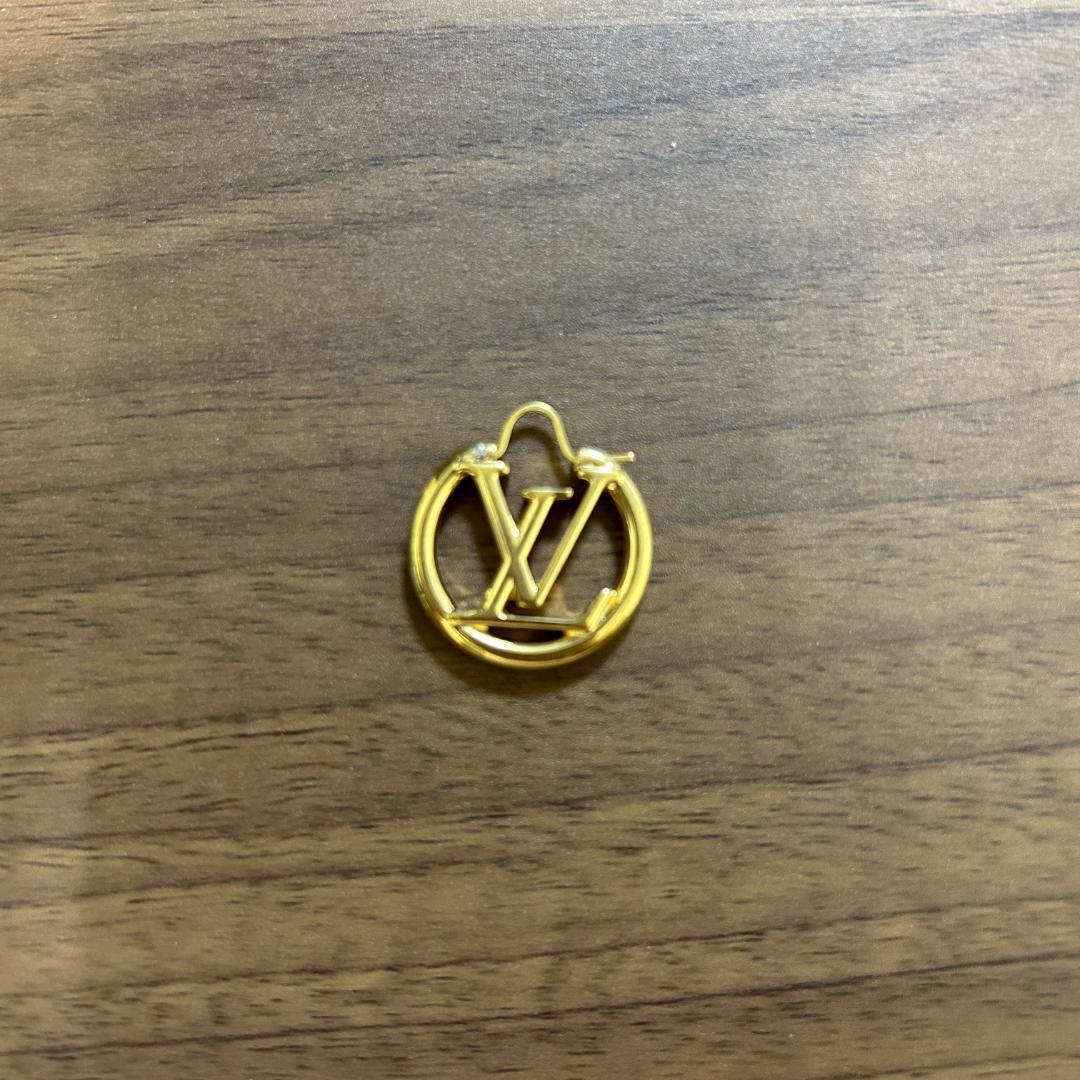ルイヴィトンゴールド ロゴデザイン ピアス(片耳用)