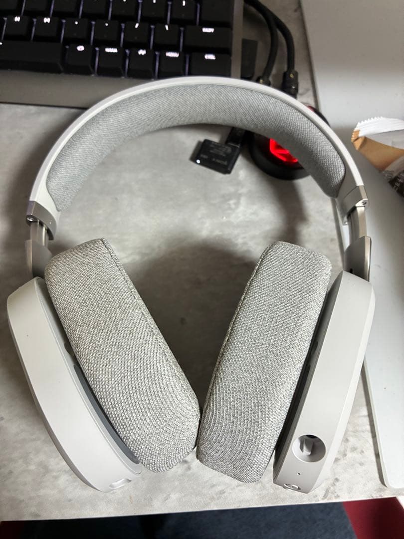 ヘッドホン Fractal Design Scape Light