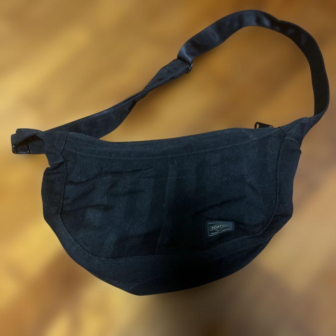 PORTERタンゴブラック 吉田カバン 三日月型ショルダーバッグ　70周年記念