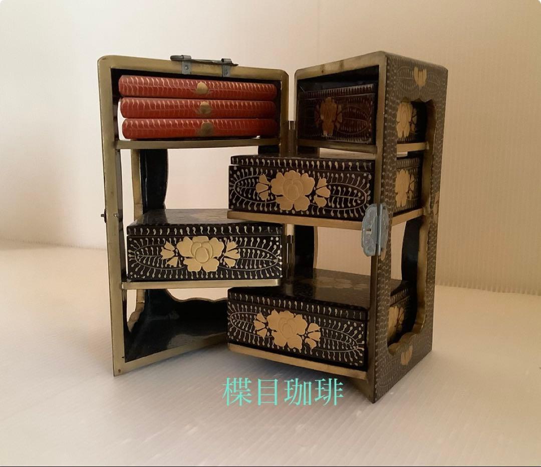 戦前の雛道具♪蒔絵三ツ葉盛上紋様手付き細工棚入御重箱♪金具にくすみ♪アンティーク