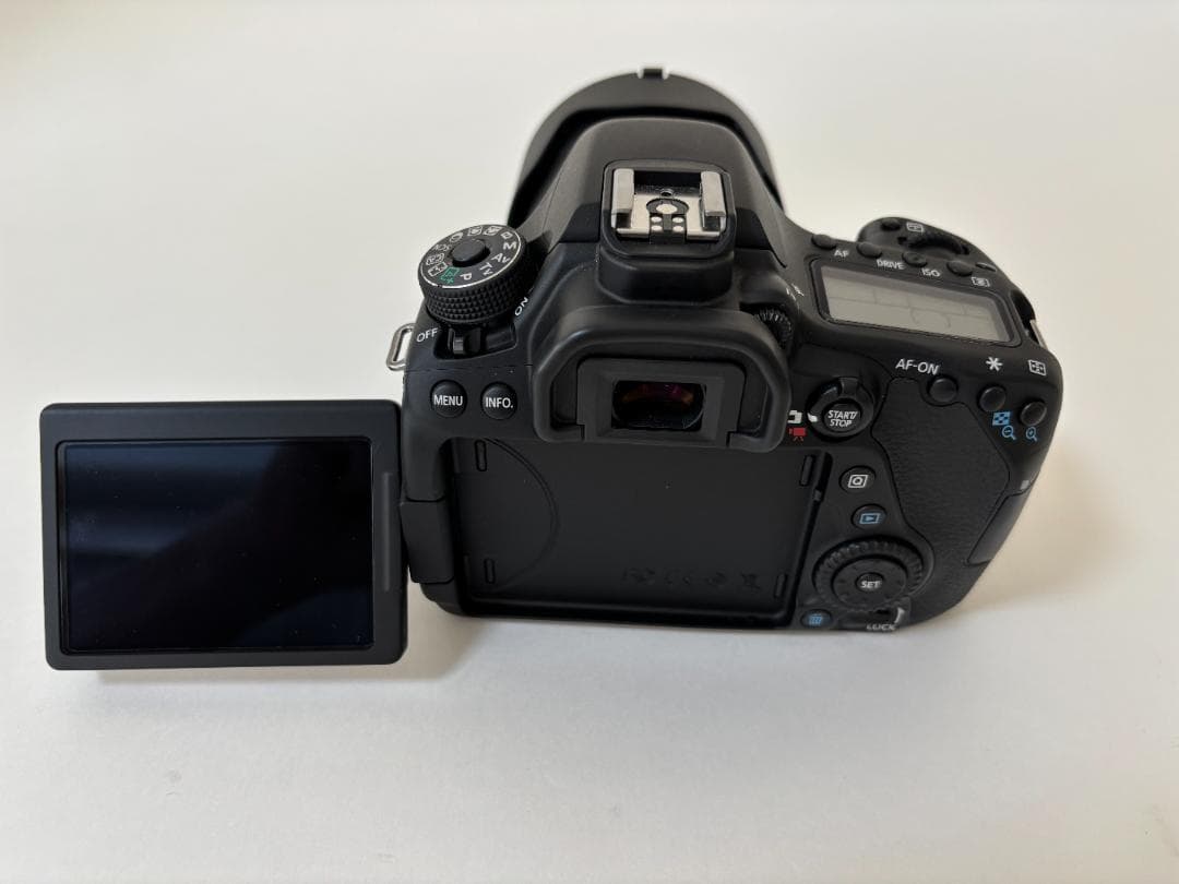 【美品完動品】Canon EOS 80D デジタル一眼レフカメラ