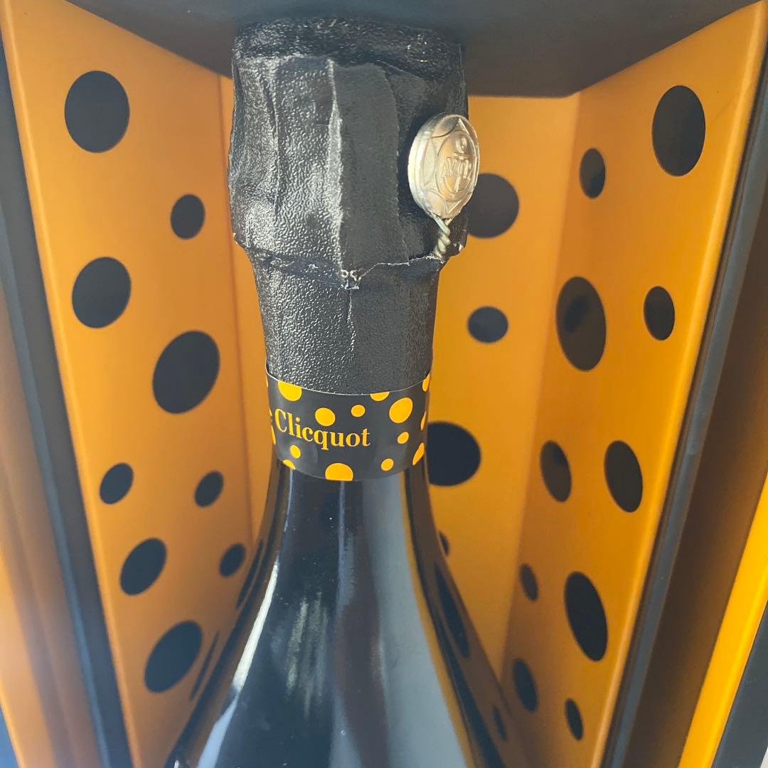 ヴーヴクリコ草間彌生シャンパン2012化粧箱付