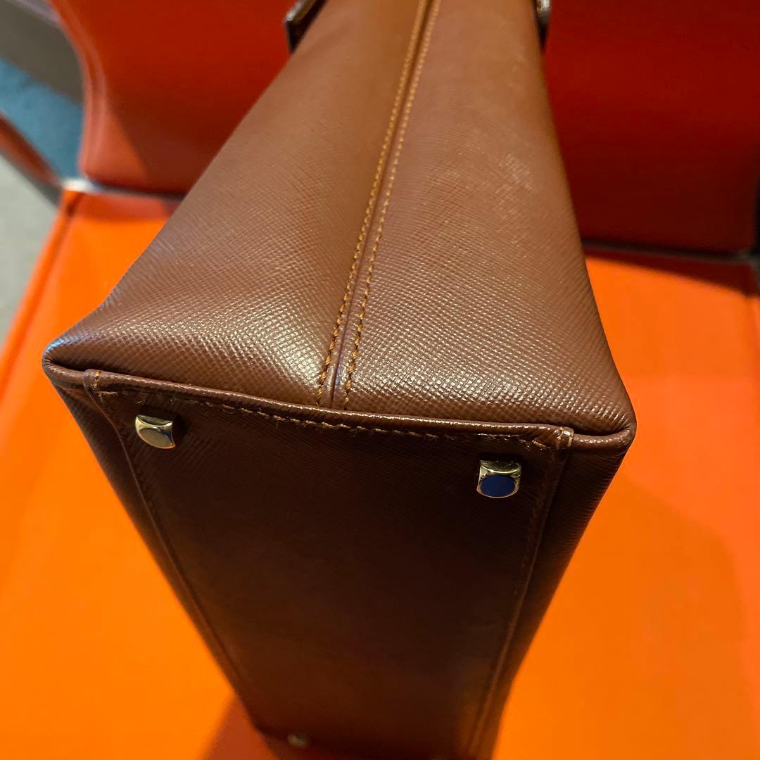 ferragamoハンドバック