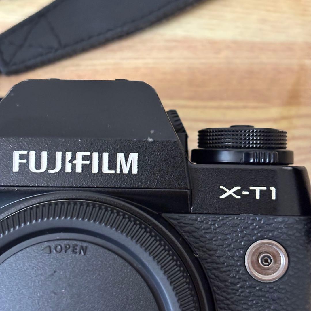 Fujifilm X-T1 ミラーレス一眼カメラ　箱付き