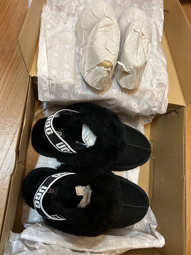UGG ブラック スリッパ