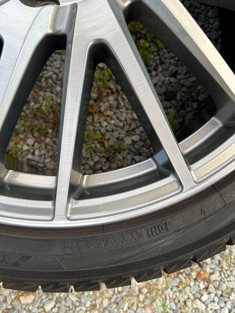 ヨコハマスタッドレスタイヤホイール235/40/19 バリ山 レクサスES使用