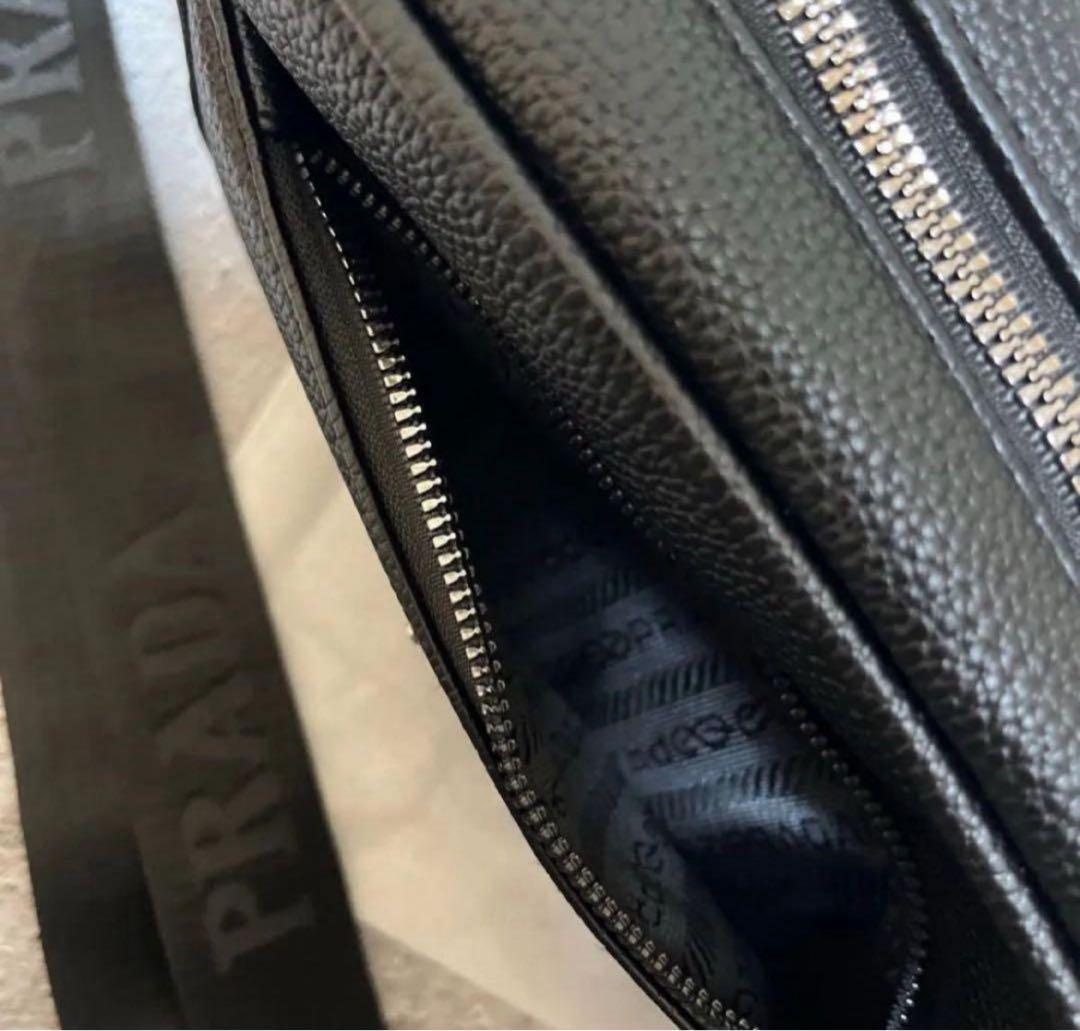 PRADA ブラックレザー ショルダーバッグ