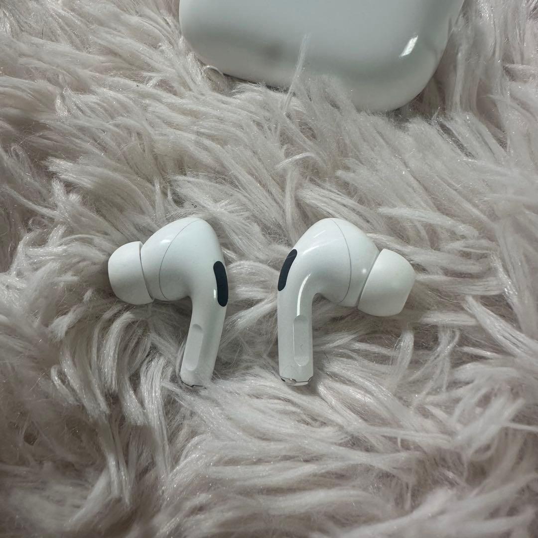 【正規品】AirPods pro 第一世代本体 ホワイト ケース付き