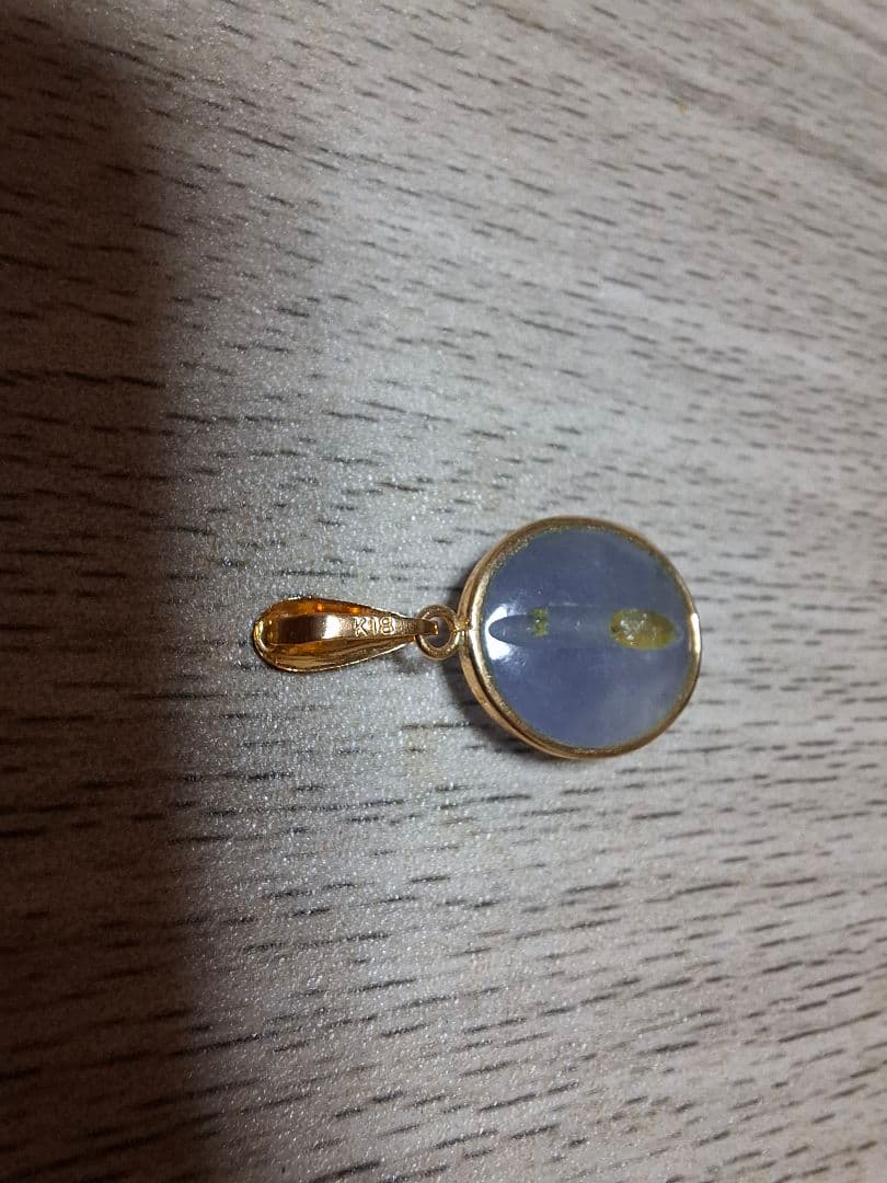 18金 翡翠 ラベンダー色 チャーム