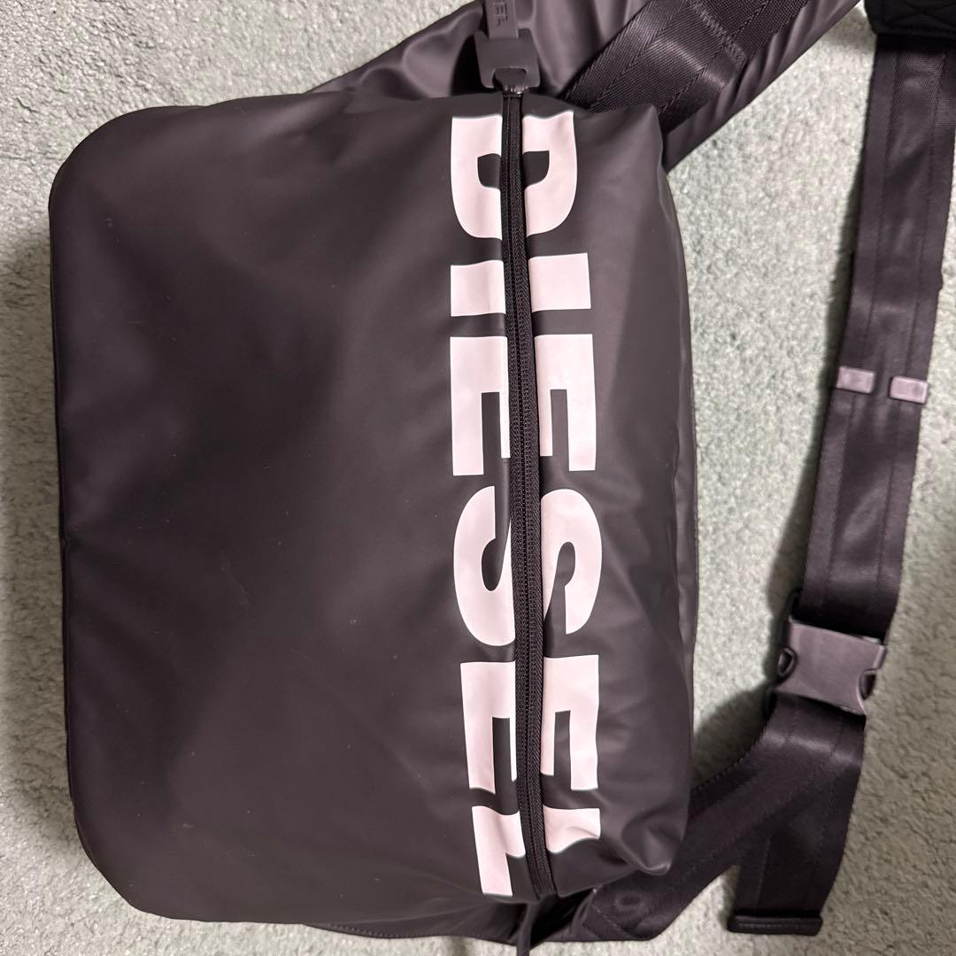 未使用級　極美　DIESEL ディーゼル ボディバッグ　斜めがけ　ビッグロゴ