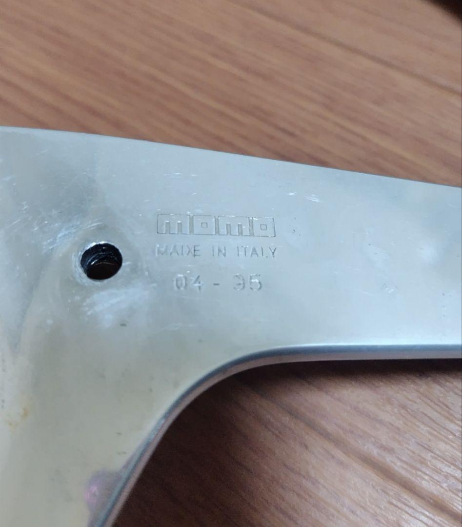 momoウッドステアリング4本スポーク 36パイ センターパッド付 ASTRA